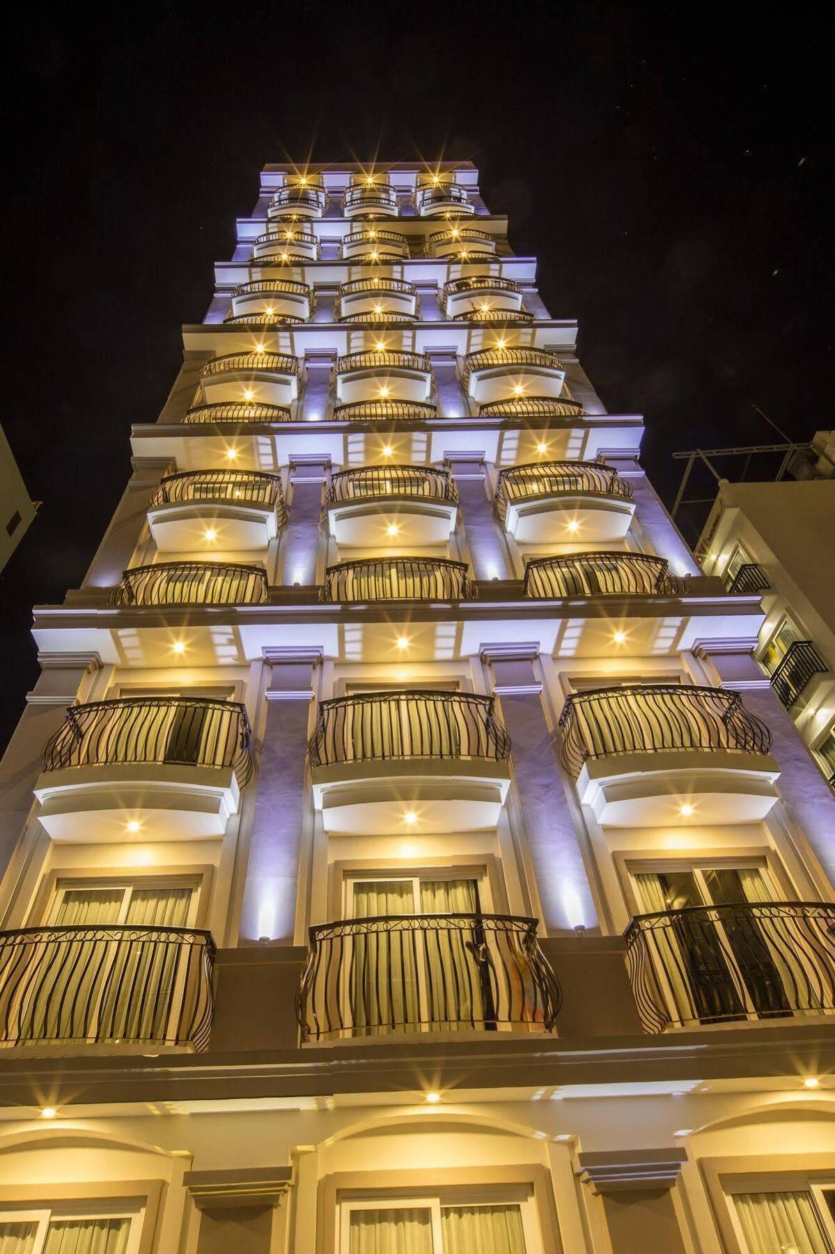 होटल Balcony 4*